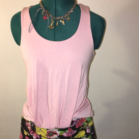 Tops and shorts - Picture 5 of 8